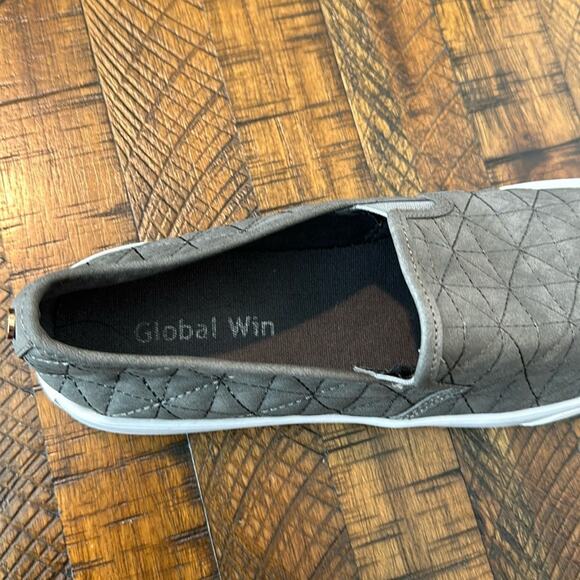 Global Win Women’s 11 Gray Quilted Slip On Loafer Sneaker - Picture 8 of 10